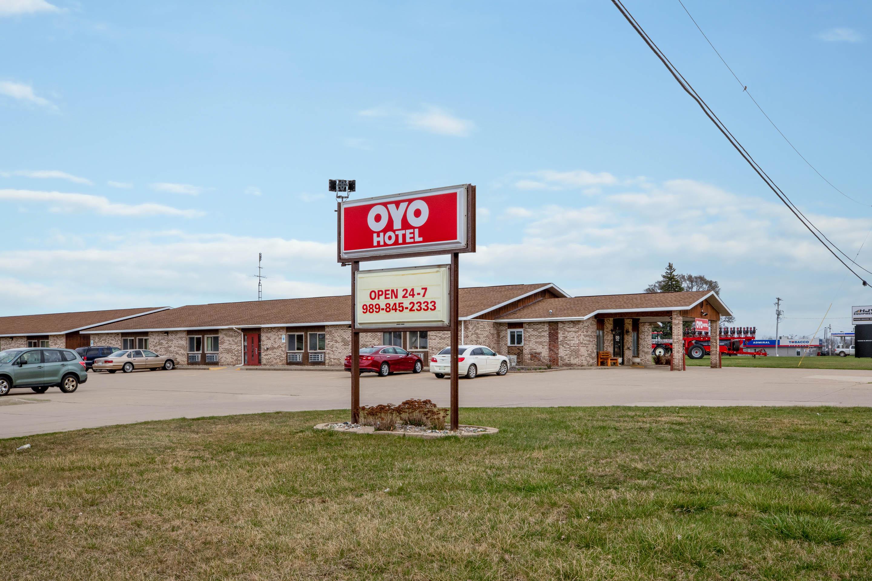 Oyo Hotel Chesaning Route 52 & Hwy 57 Kültér fotó